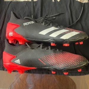 ADIDAS MENS PREDATOR size US 11. Soccer cleat.